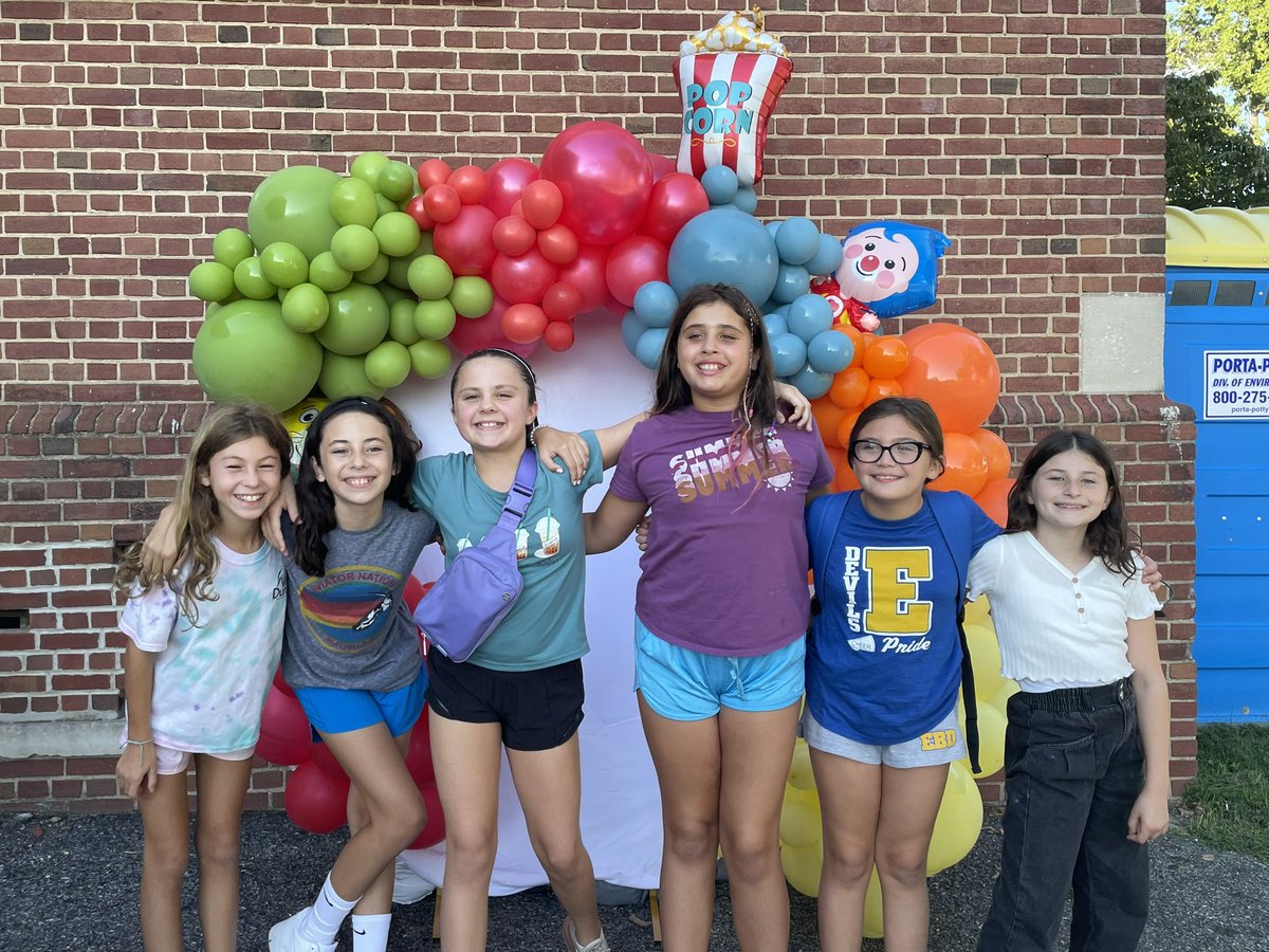 greenvale_ap's tweet photo. A fun night had by all!  Welcome back circus - thank you GV PTA! https://t.co/MwNtdnPaWK