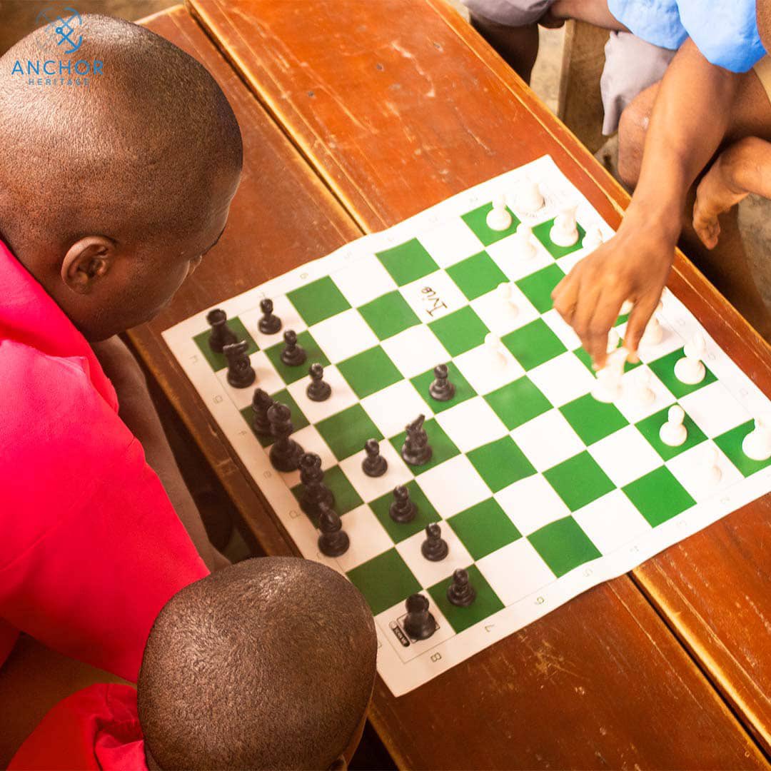For incarcerated children in Borstal Institution correctional center, the game of chess is more than game to them.

A boy that struggled with Anger issues now understands  how to apply patience  through the help of the game of chess ♟️ 

Follow this story 🧵 Based on a true life