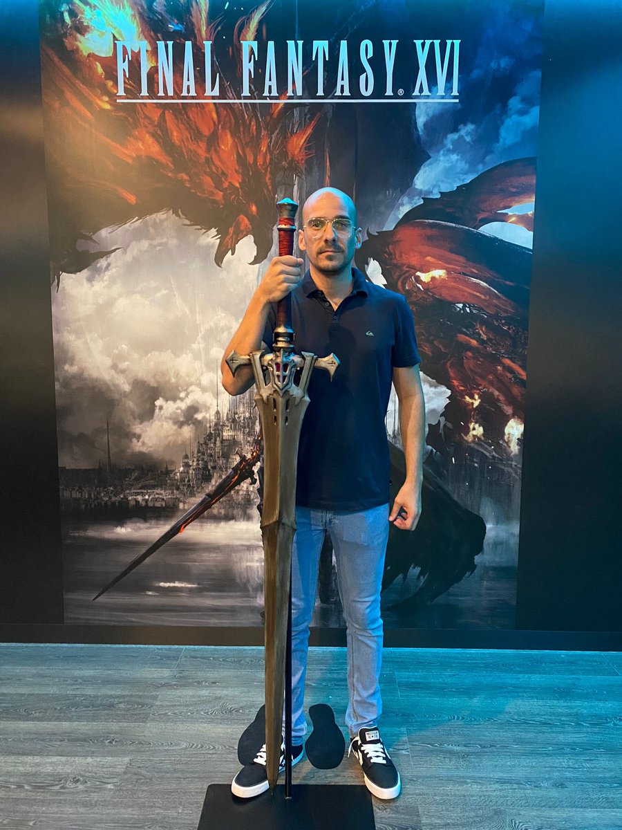 Ayer estuve en la inauguración de la exposición de #FinalFantasyXVI en <a href="/oxomuseo/">OXO Museo del Videojuego Málaga</a>. Una auténtica pasada con piezas increíbles