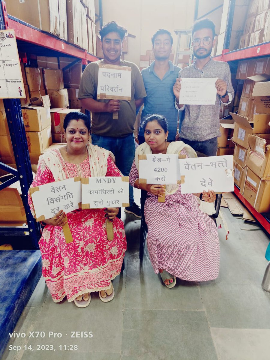 निशुल्क दवा योजना के कर्णधार फार्मासिस्ट को उनके अधिकार दो
वेतन भत्ते, पदनाम परिवर्तन, GP 4200, पदोन्नति 
#11वर्षो_की_लंबित_मांगे
#मांगते_मांगते_थक_गए 
<a href="/ashokgehlot51/">Ashok Gehlot</a> 
<a href="/_lokeshsharma/">Lokesh Sharma</a>