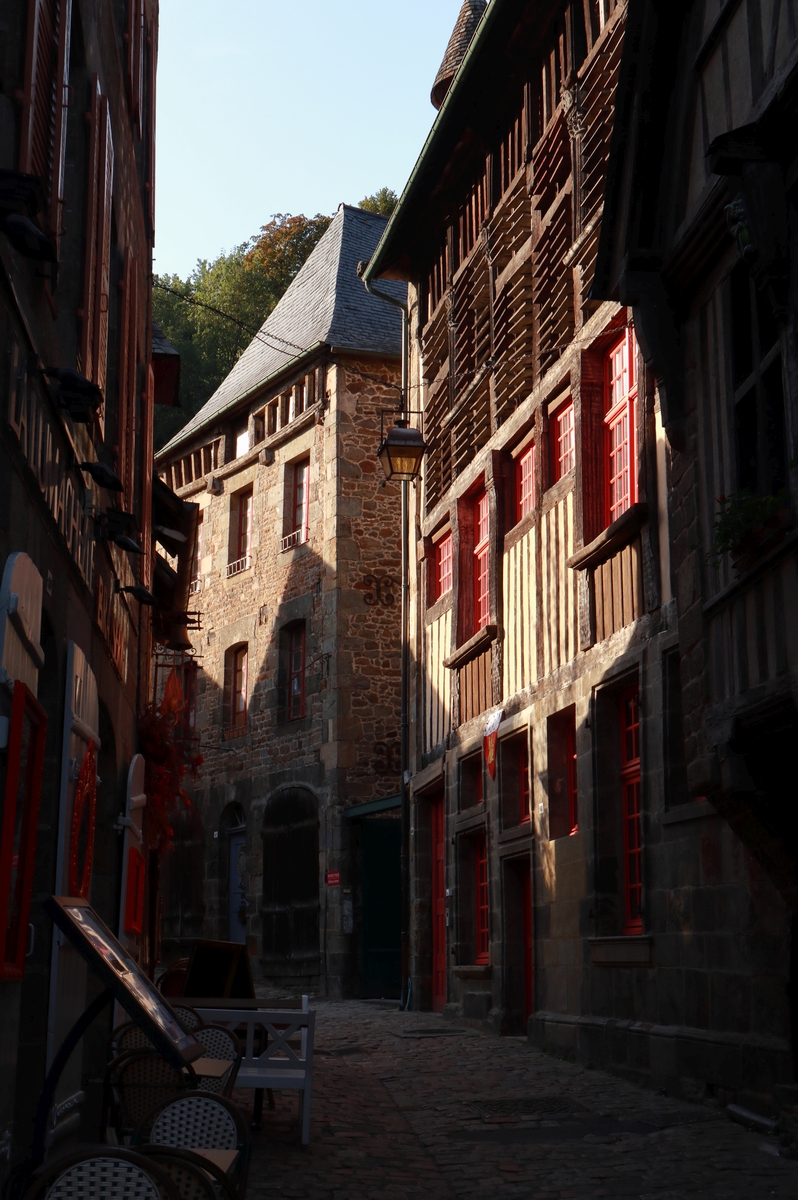 JillHpdc's tweet photo. #FrenchDiary day 9 Saturday
Bourges breakfast in the park - pastries from a lovely bakery. Then on to Dinan, an afternoon wander down the steep cobbled street to the old port, beer and ices in a cafe garden by the river and an evening meal of galettes π https://t.co/MrDPiH7s63