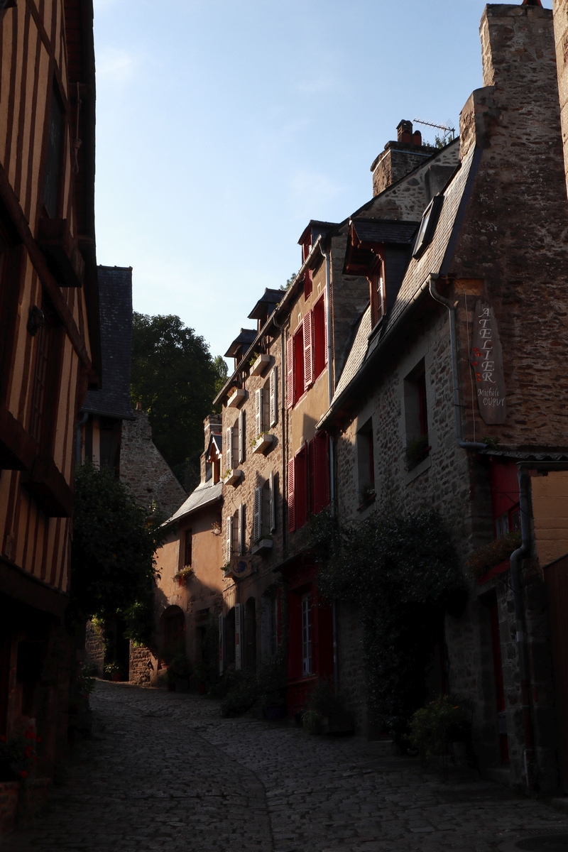 JillHpdc's tweet photo. #FrenchDiary day 9 Saturday
Bourges breakfast in the park - pastries from a lovely bakery. Then on to Dinan, an afternoon wander down the steep cobbled street to the old port, beer and ices in a cafe garden by the river and an evening meal of galettes π https://t.co/MrDPiH7s63