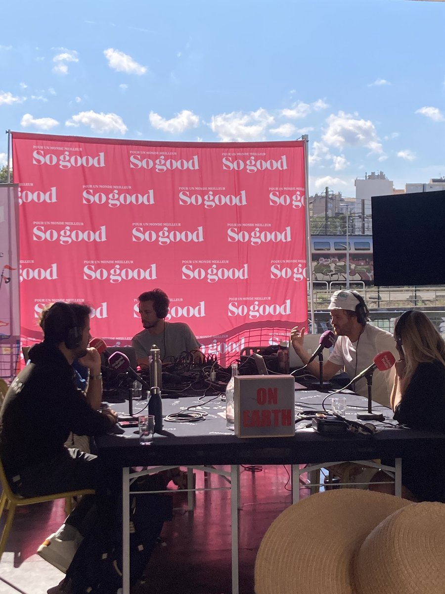 .<a href="/AlexKouchner/">Alexandre Kouchner</a> au #Sogoodfestival avec un bob, c’est-à-dire avec style. 

Radio <a href="/sogoodradio/">So good</a> !