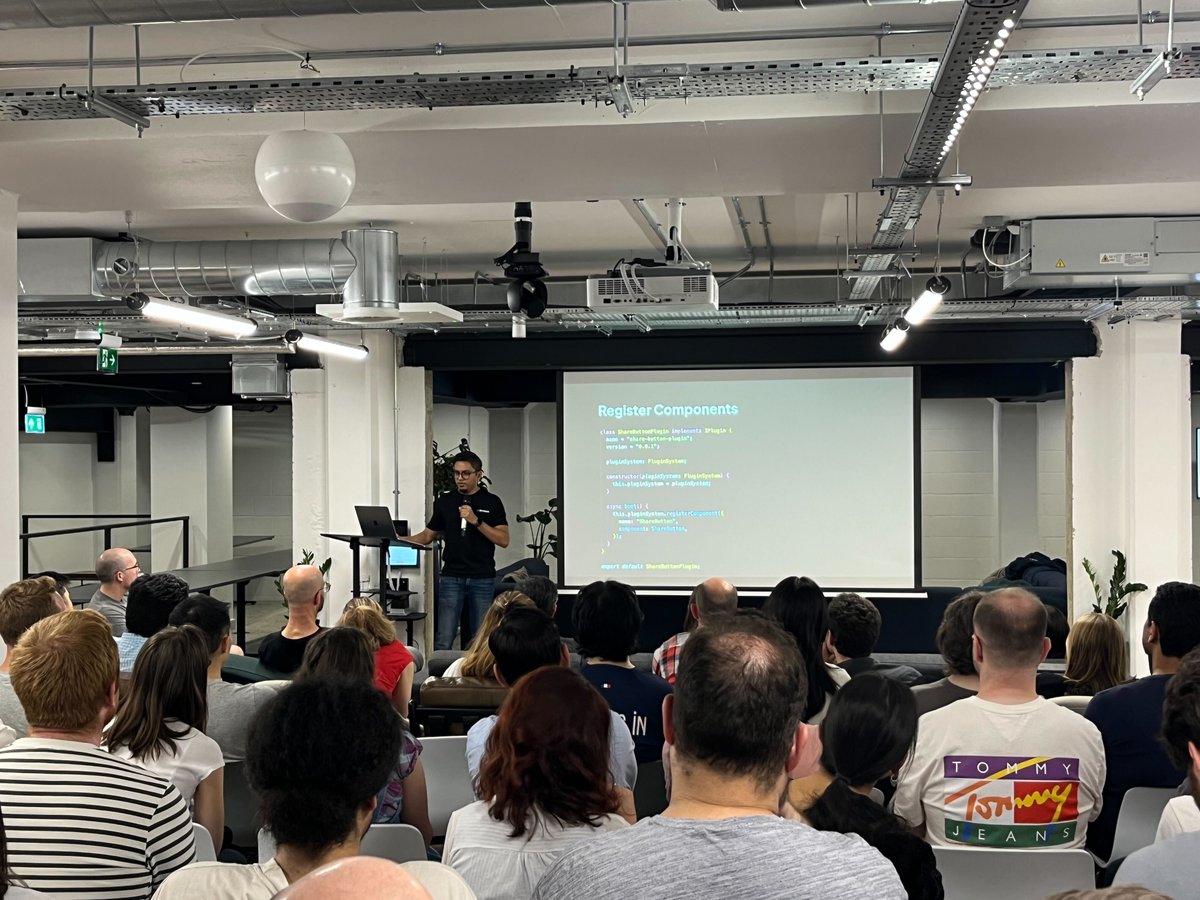 ReactAdvanced's tweet photo. #ReactLondonMeetup was astonishing🔥
Let’s applaud 👏to our amazing speakers @threepointone @sanketsahu @jgbbrd! Huge thanks to our friends @eBay_UK and @CodatData💫
🤩And of course, thank you to all the participants for your attendance & emotions! https://t.co/qs1vbI1Kdd