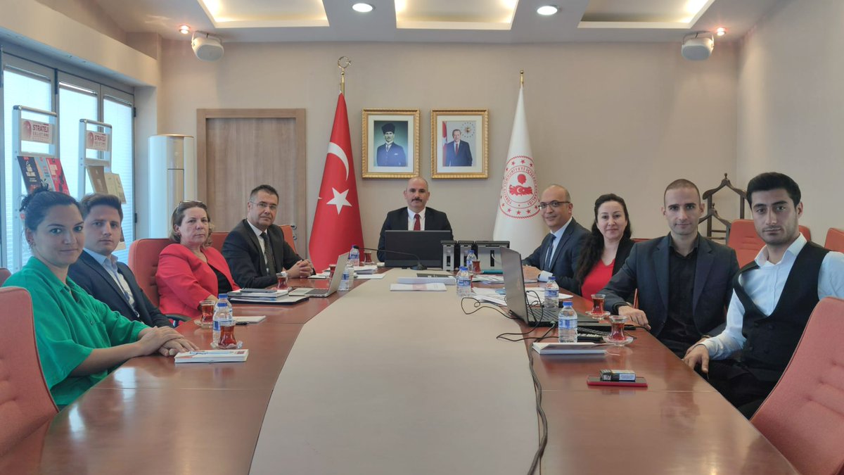 YİKOB Daire Başkanlığı değerlendirme toplantısı Daire Başkanı Turan YILMAZ başkanlığında Strateji Geliştirme Başkanlığı toplantı salonunda gerçekleştirildi. 
<a href="/TC_icisleri/">T.C. İçişleri Bakanlığı</a> 
<a href="/IcisleriSGB/">İçişleri Bakanlığı Strateji Geliştirme Başkanlığı</a>