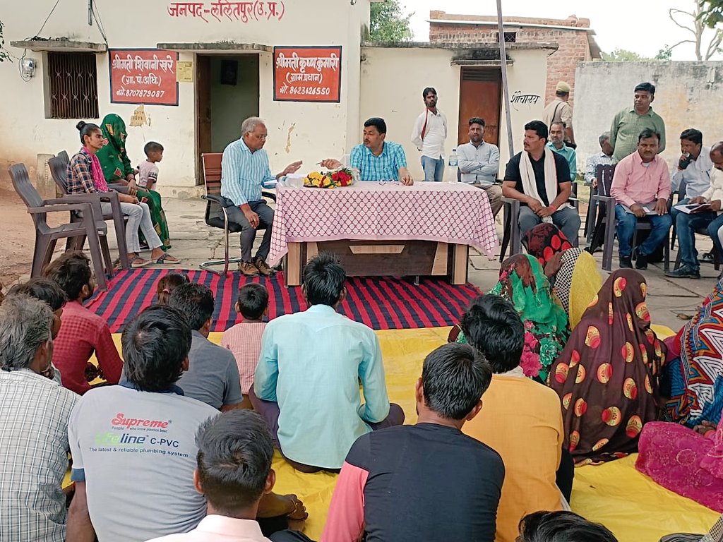 CdoLalitpur's tweet photo. आज बलिनी मिल्क प्रोड्यूसर कम्पनी तालबेहट का स्थलीय निरीक्षण,ग्राम पंचायत चौबारा  विकास खंड तालबेहट में ग्राम चौपाल में प्रतिभाग,जूनियर हाईस्कूल क‌‌ड़ेसराकला का निरीक्षण एवम मिलेट्स पुनरुद्धार कार्यक्रम में मेरे द्वारा प्रतिभाग किया गया एवम संबंधित को आवश्यक दिशा निर्देश दिए गये। https://t.co/7UUpCMJdta