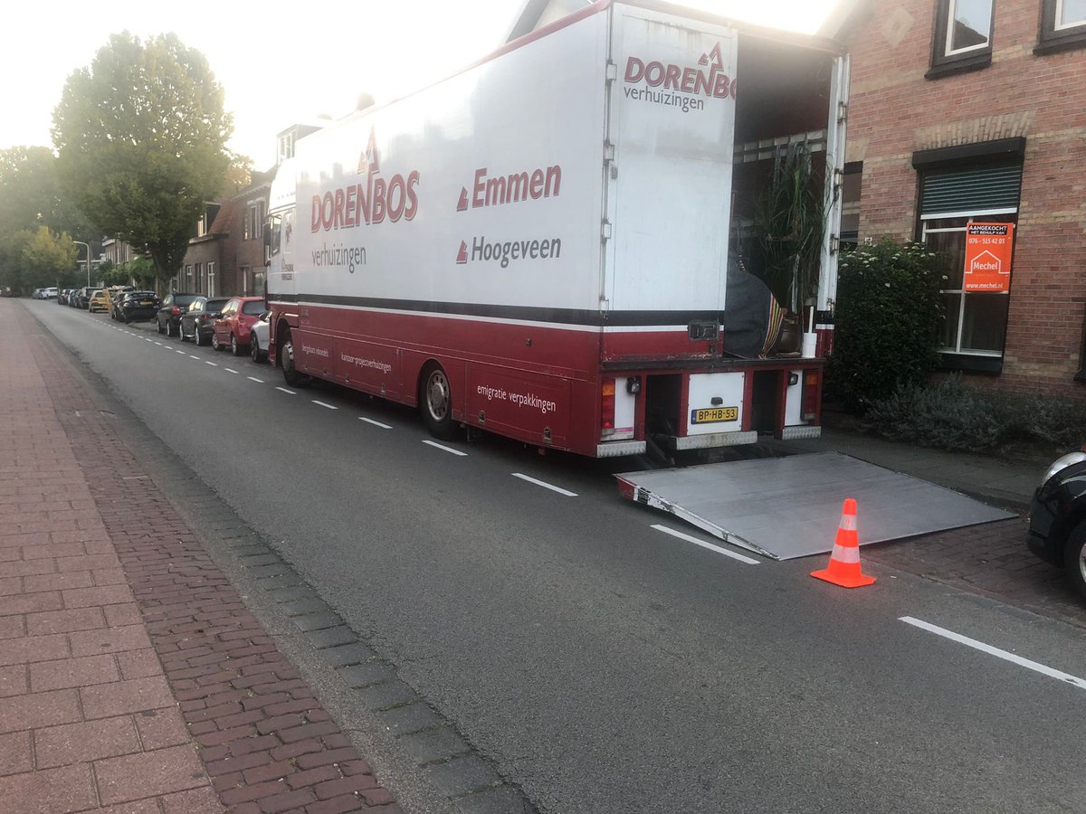 Als kersverse sponsor van @fc_emmen gaan we alvast even op verkenning voor de wedstrijd van volgende week tegen @nacnl .
We lossen in Breda dus we rijden ‘leeg’ terug maar hopelijk neemt de FC volgende week wél de volle lading (lees: 3 punten) mee!
Namens <a href="/dorenbosverhuis/">Dorenbos Verhuizingen</a> succes!