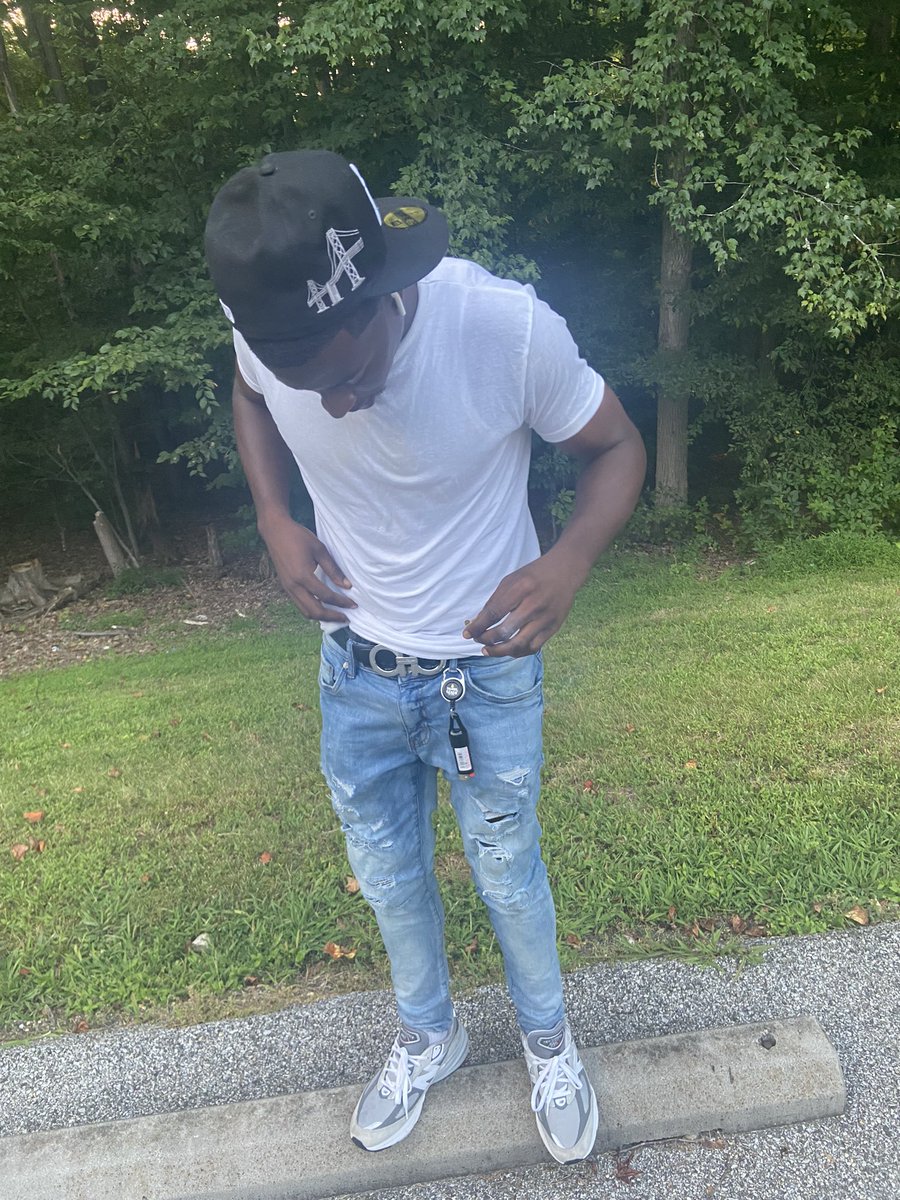 chuckfrm41's tweet photo. I passed these niggas 3 times and gave em headstarts 🥇 https://t.co/11EXi5bfOJ