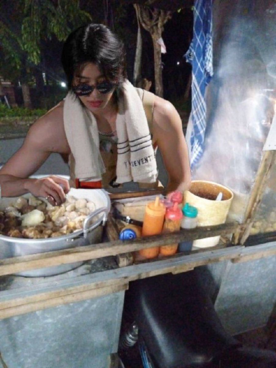 9HWWJ6's tweet photo. mh: balang araw tayo naman ang
tatawaging boss

"boss magkano kikiam"

___

c: caratstalk https://t.co/ndX2vhJEAc