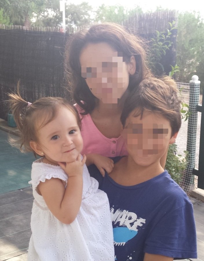 Vera perdió la vida en el maldito hinchable de la feria de <a href="/AjMislata/">AjuntamentDeMislata</a> hace 20 meses. Como padres imagináis la rabia y la impotencia, pero también están sus hermanos, que con 15 y 13 años tuvieron que despedirse de su hermanita después de verla bañada en un charco de sangre... 👇