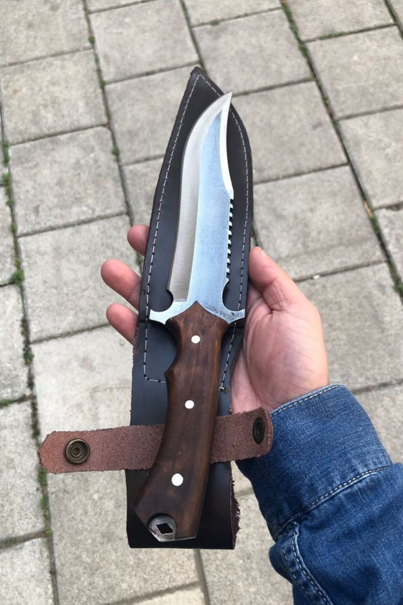 alnasrknives's tweet image. Hunting bowie Knife, custom handmade stainless steel with leather sheath. This hunting knife is used in camping, hunting, coking, use as a pocket knife bot knife and also gift on birthdays to him/her. #HuntingBowieKnife #CustomHandmade #StainlessSteelKnife #LeatherSheath #Camping