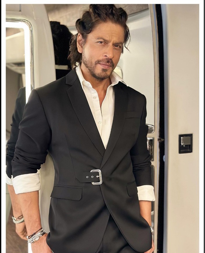 teamsrkfc's tweet photo. Killer swagger King #ShahRukhKhan ready for the #Jawan success press meet.

@iamsrk

#SRK #KingKhan https://t.co/R5jMhuwBtQ