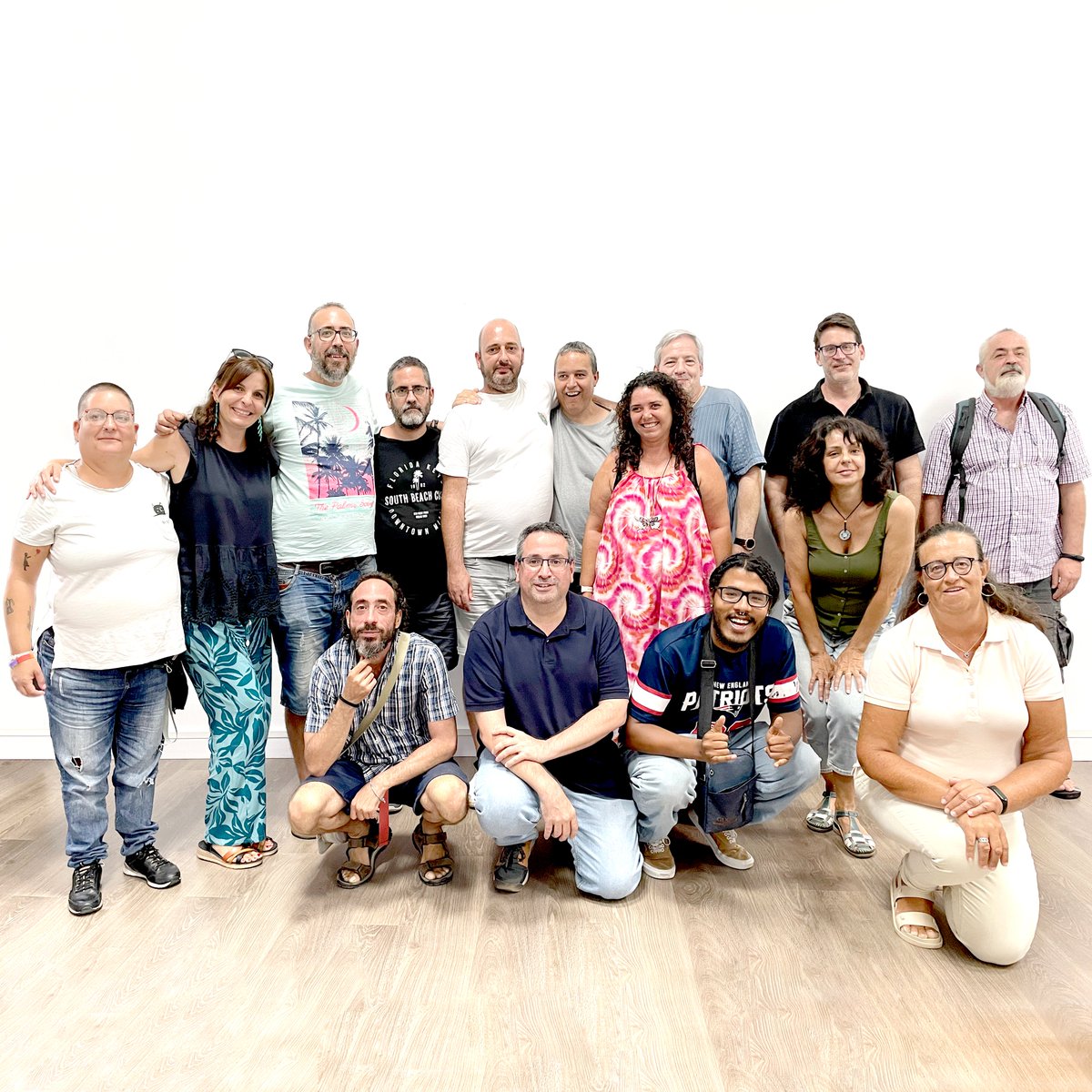 🚀🎙️En Radio Himalia #seguimoscreandocomunidad celebrando un “coffee briefing” en nuestro “Espacio La Plaza” dónde hemos compartido vivencias,  
 y reflexiones de cara a nuestros próximos programas. Síguenos en nuestro canal de youtube. bit.ly/48pfncX
#enprimerapersona
