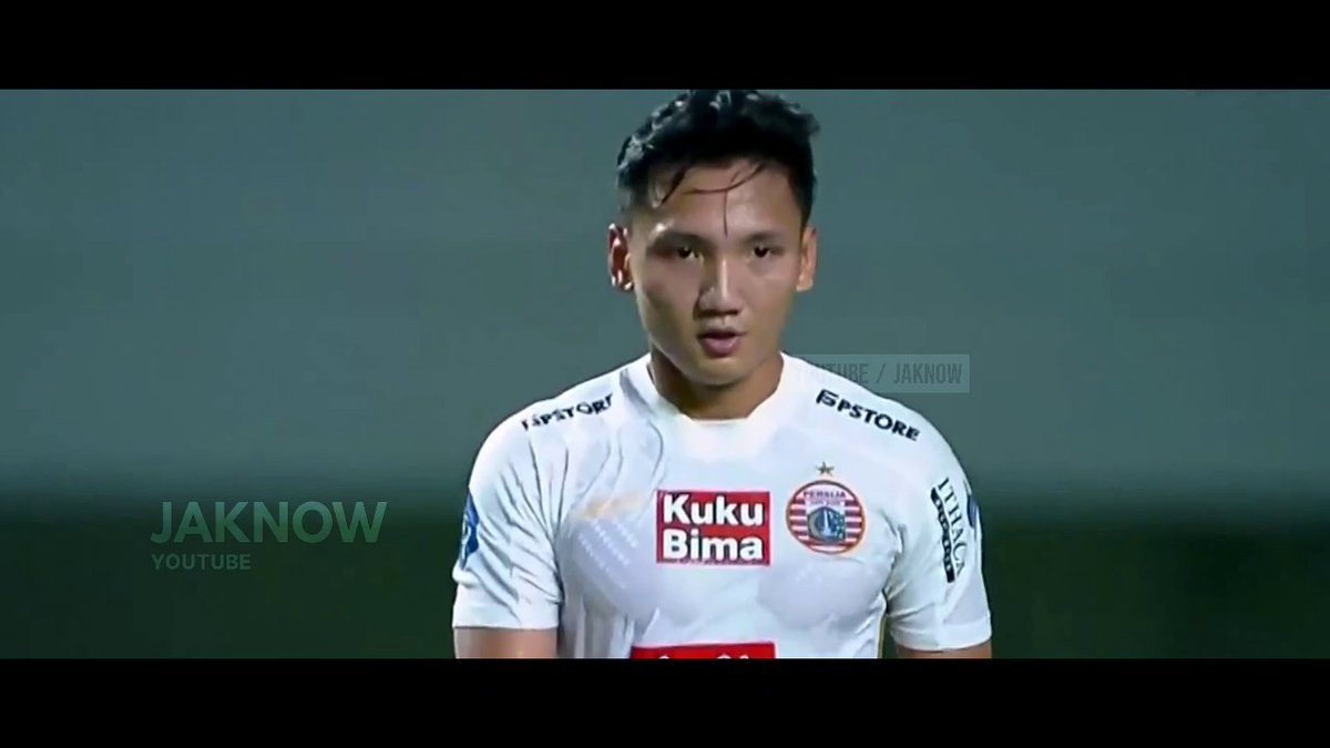 bolavids's tweet photo. Syahrian Abimanyu memiliki tugas sentral di lini tengah Persija. Suplai bola yang ia alirkan cukup akurat untuk membantu penyerangan.

Namun, Abi juga beberapa kali terlibat 'gesekan' di tengah pertandingan.

Full perform
▶️ https://t.co/JP1cnfSUaF https://t.co/0hl9wGnR3D