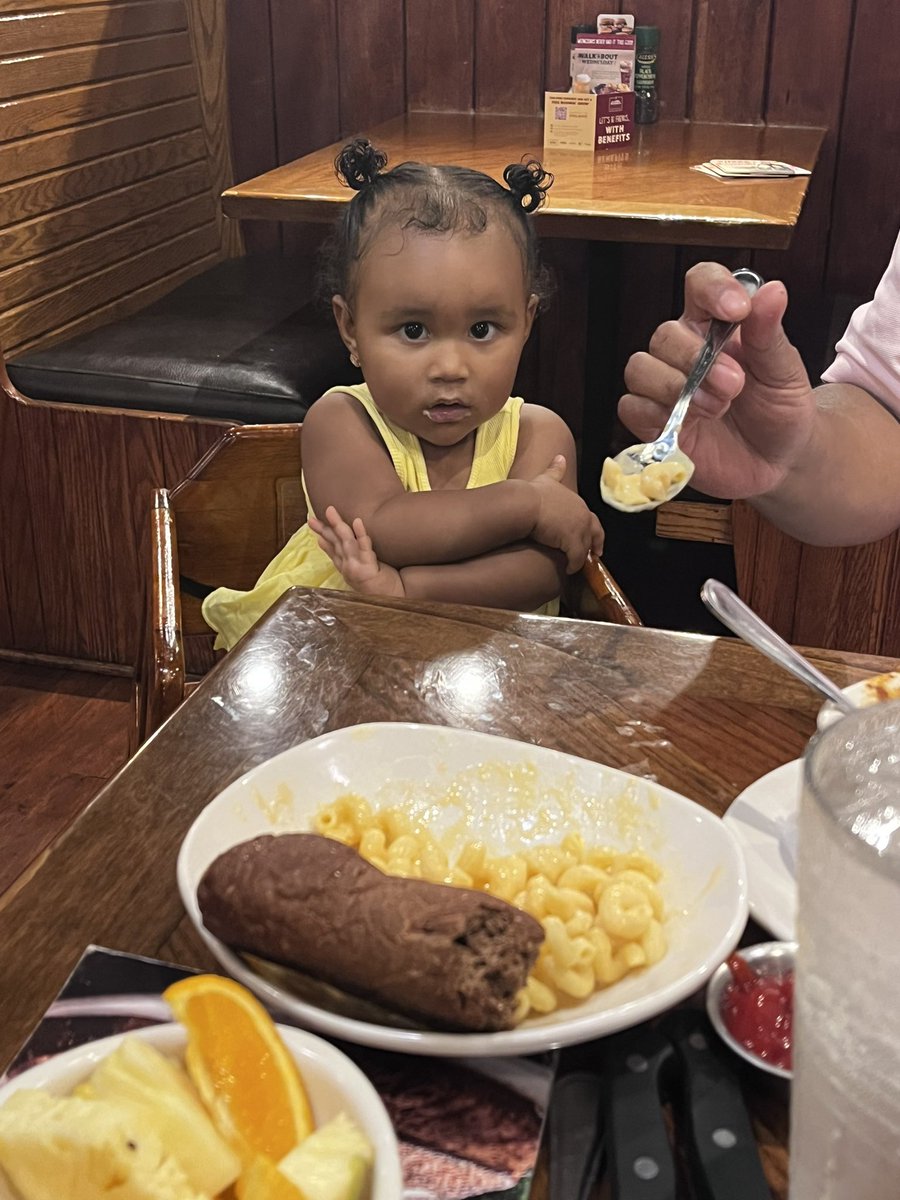 Mis5_Understood's tweet photo. When Daddys food is gourmet but your 11 year old sister said she wants outback steak house for her bday dinner.. 🙄 lmaoo #DaddysGirl #SpoiledToddler #RestaurantTingss #ChloeBear #DofatSisters https://t.co/4y0zFEatxi