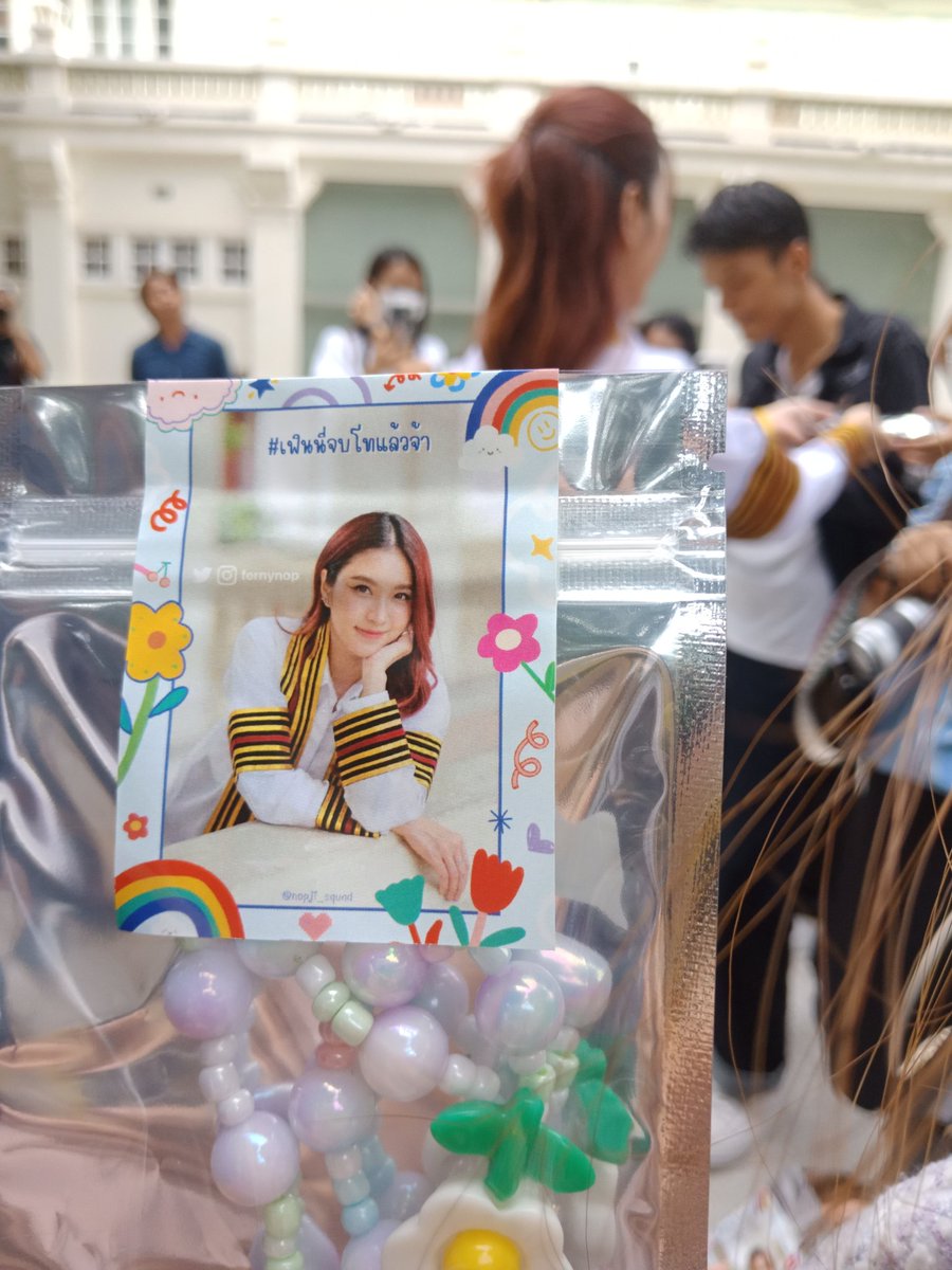 aewferny's tweet photo. หน้าชัดหลังเบลอ😍😘
#เฟินนี่จบโทแล้วจ้า https://t.co/H5ff89ihcI