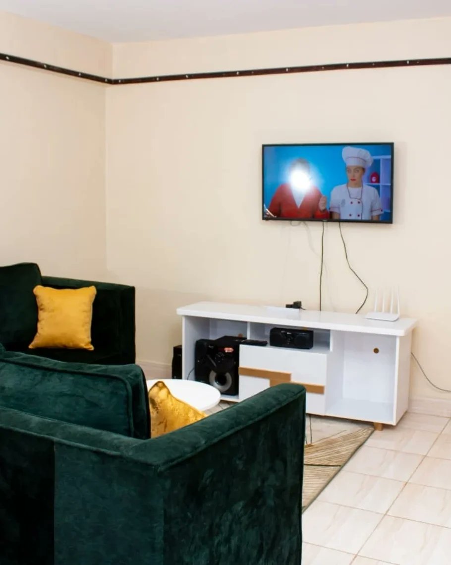 GreatNorthHosts's tweet photo. Are you a small group of friends or Fam in Nanyuki this weekend and looking for an out of town experience? 
This 2bedroom fully furnished apartment is, with an additional twin bed for added comfort and accommodation. 
#MauVillasa https://t.co/fFKLNILmC9