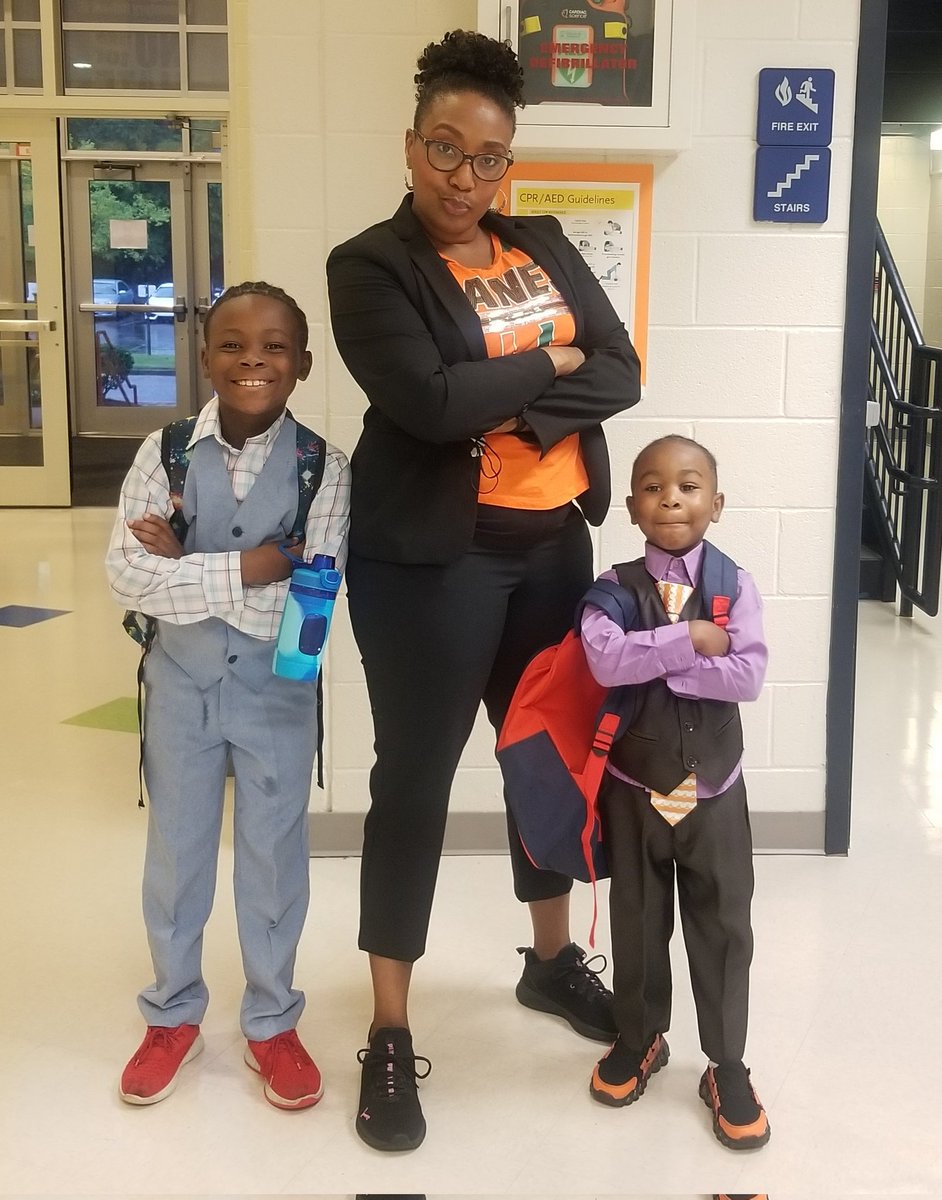 Seriously dressed for SUCCESS and ready to IMPRESS 🙂🙃 #dressedforSUCCESS
#nationalSELweek 
#apsarts 
<a href="/APSMAJ_Elem/">M.Agnes Jones Elem.</a>