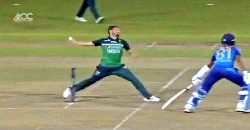 CricPassionTV's tweet photo. Integrity Above All ☝️

Great sportsmanship shown by Zaman Khan and other Pakistani players and playing the game in spirit it needs to be played <3.
#ZamanKhan #PAKvsSL #SLvsPak #IndvsBan #AsiaCup23 #AsiaCup2023 https://t.co/EaNoggPWcB