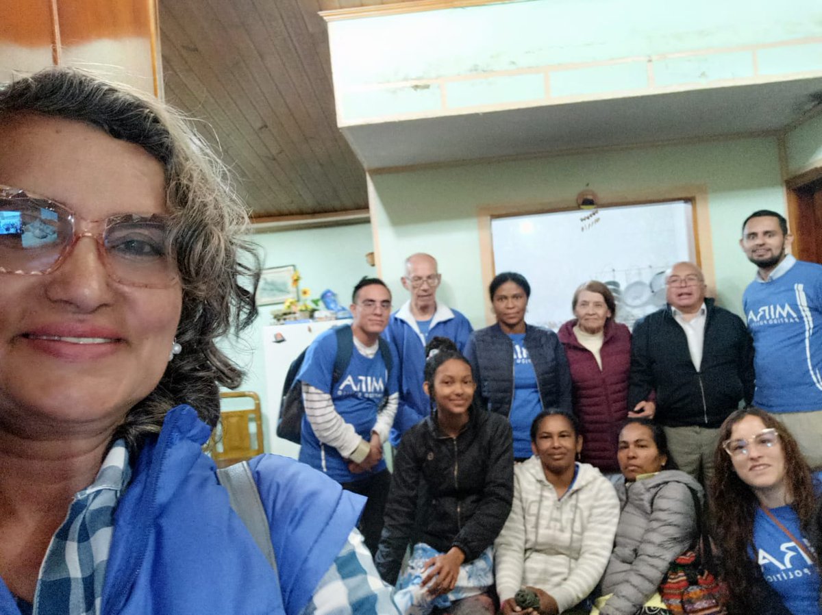 hercimene's tweet photo. #BarrioDianaTurbay 

 La fortuna de poder  trabajar en equipo contando con líderes de  los diferentes barrios de la localidad #RafaelUribeUribe 

#To2JuntosPorBogotá https://t.co/QGHaMfOufR