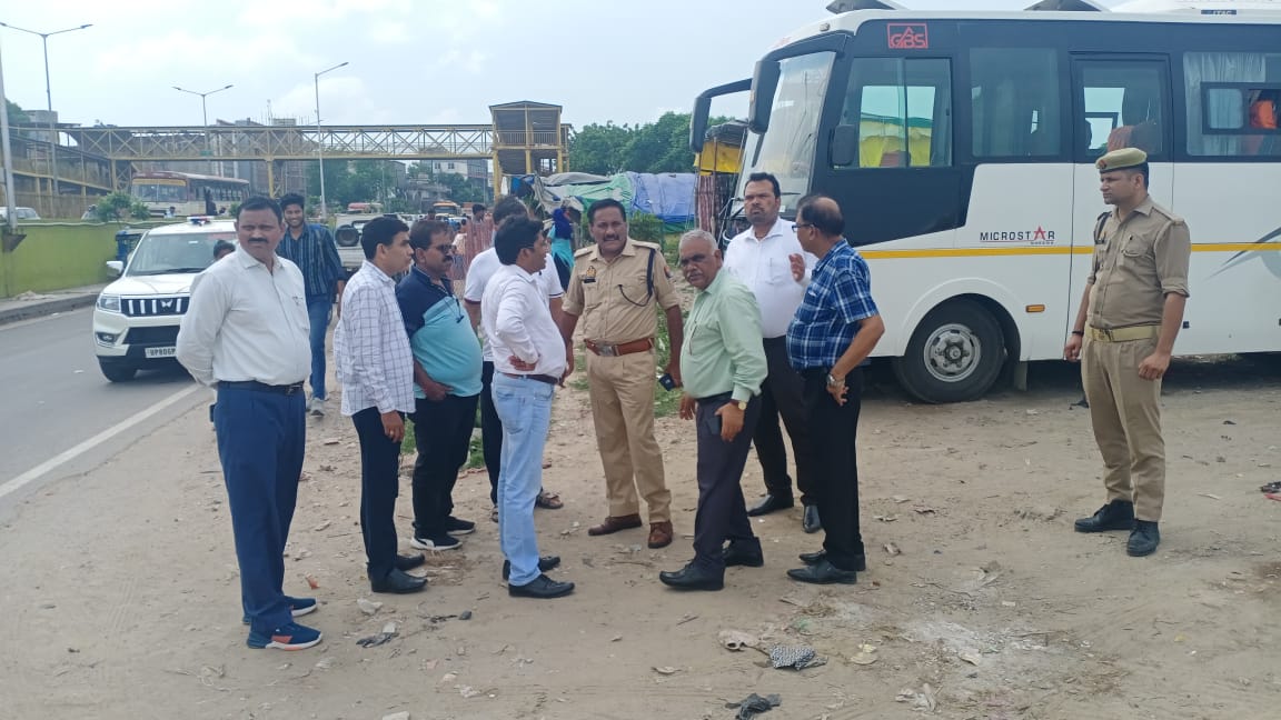 Agratraffic's tweet photo. आज दिनांक 15.09.2023 को #addl_dcp_traffic_sir और #adm_city_sir,#UPSRT के अधिकारियों के साथ अबूलालाह दरगाह तिराहा का निरीक्षण किया गया एवं सुगम सुचारू यातायात व्यवस्था हेतु संबंधित को आवश्यक दिशा-निर्देश दिए गए। @agrapolice @uptrafficpolice https://t.co/xu11i6WuDD