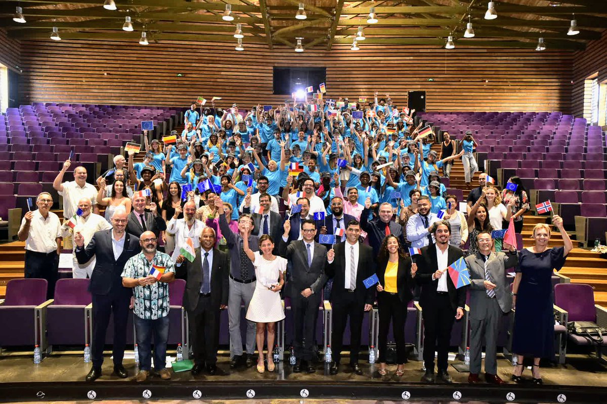 Frédéric Miranville (@f_miranville) on Twitter photo 🌍Un amphi où se mélange français, anglais, malgache, norvégien, allemand, espagnol... Ce grand melting pot, c'est l'accueil des étudiants internationaux de <a href="/Univ_Reunion/">Université de La Réunion</a> déjà 752 nouveaux inscrits de 56 nationalités... et d'autres à venir !
Bienvenue zot tout !🇷🇪 🌍Un amphi où se mélange français, anglais, malgache, norvégien, allemand, espagnol... Ce grand melting pot, c'est l'accueil des étudiants internationaux de <a href="/Univ_Reunion/">Université de La Réunion</a> déjà 752 nouveaux inscrits de 56 nationalités... et d'autres à venir !
Bienvenue zot tout !🇷🇪