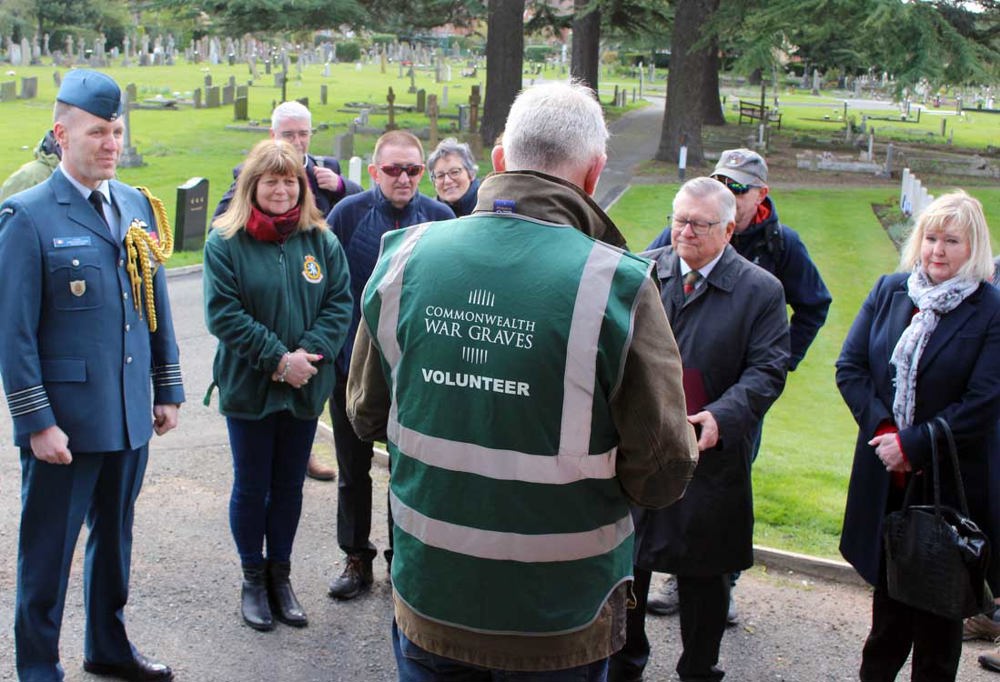 This week is #RememberACharityWeek , the perfect time to find out more about leaving a gift in your Will to support the work of the CWG Foundation and help us keep the stories of the fallen alive.

Discover more here:
foundation.cwgc.org/get-involved/l…

#CWGFoundationFriday