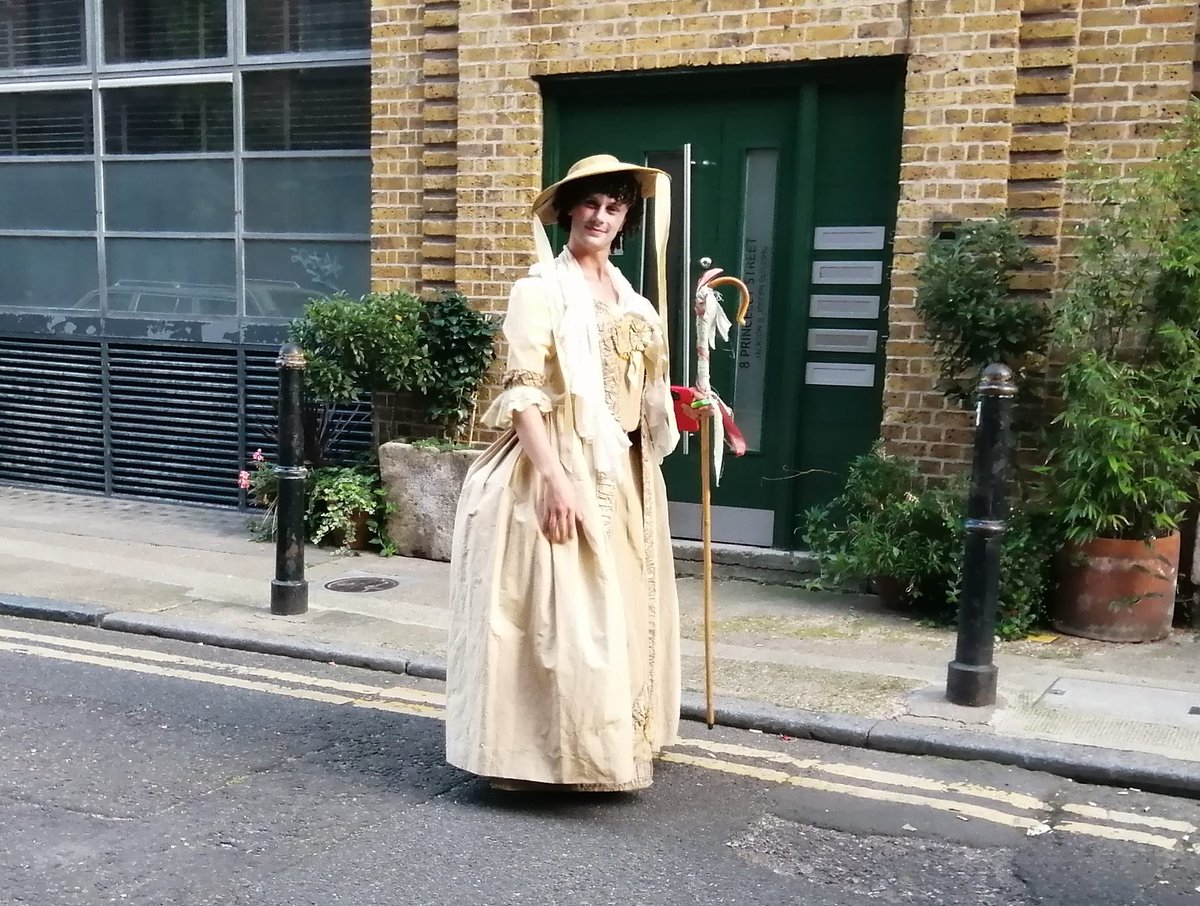 MariaB074's tweet image. Saw Bo Peep in Princelet Street last night and some other interesting characters #spitalfields #bopeep #spontaneousmoments #filmset