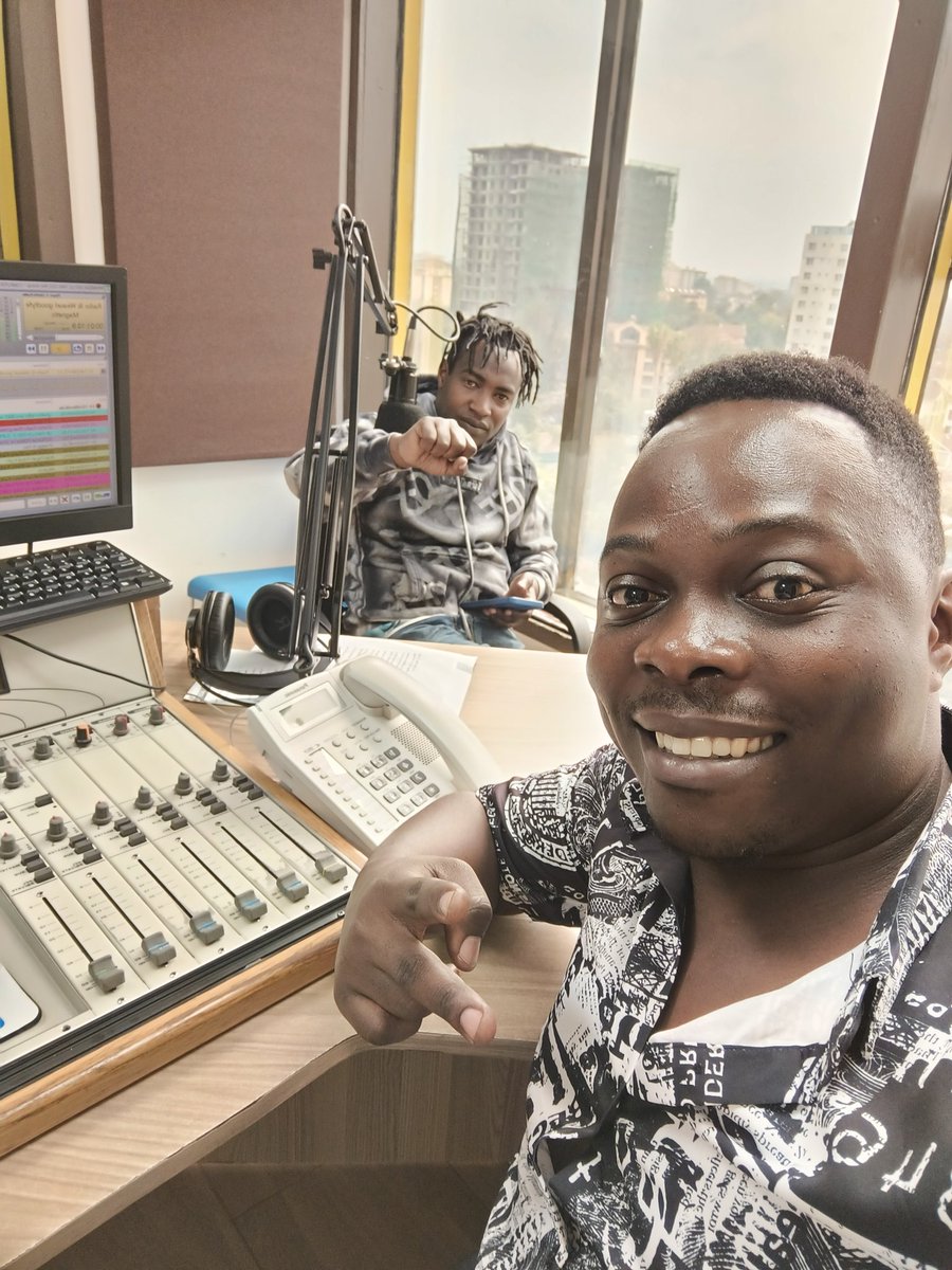 Dj Katta x Bonoko deh Live on air @GhettoRadio895 #goteana #supafriday iwakeee🔥🔥