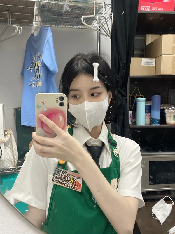 MaxineWalkley5's tweet photo. 鸡瘾犯了，怎么办，各位粉丝你们不应该反省下自己嘛? https://t.co/9fBfZngffe