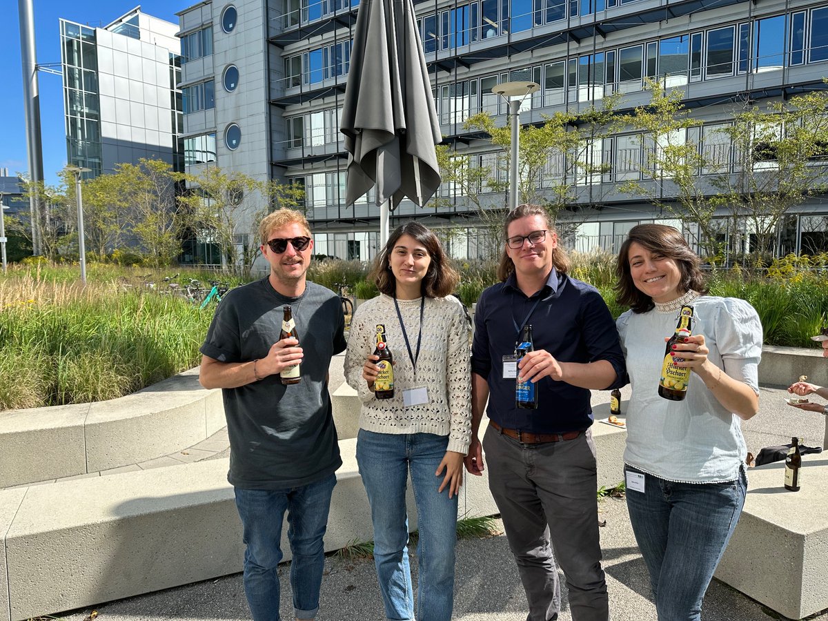 HatisMutlu's tweet image. The artificial (AI) Polym Chem @kuelumbus surrounded by the "natural" Polymer Chemists @azrakocaarslan and @PolyBioPotsdam at 30. BioOrganic symposium organized by @pavelkielkowski, David Konrad, Oliver Thorn-Seshold, Fumito Saito and Golo Storch