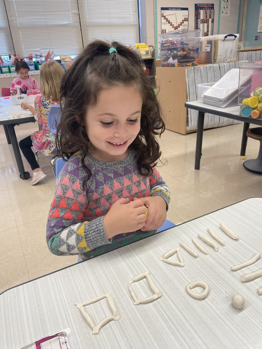 zwirnh's tweet image. KZ has been working on our awesome fine motor skills! I love how @Amplify builds in fine motor practice.✏️🤩 #112leads
