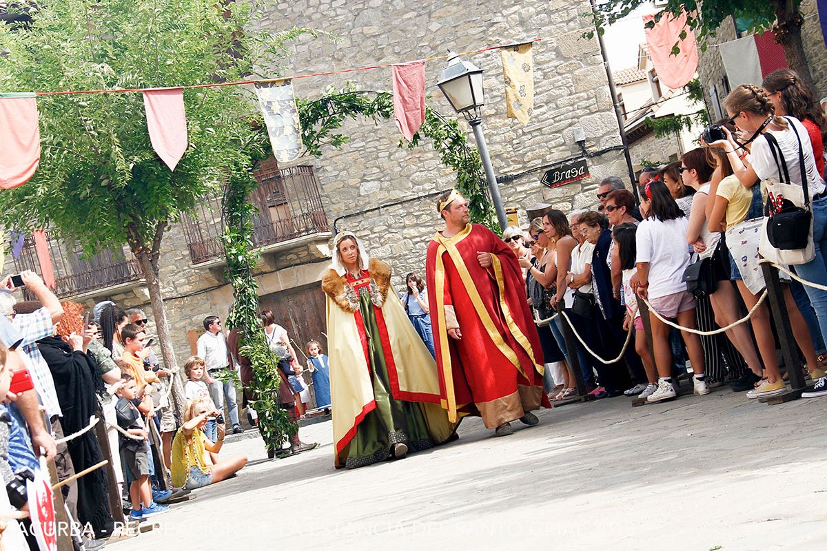 aragonturismo's tweet photo. El Santo Grial vuelve a Bailo
Bailo celebrará este finde  su recreación histórica que recuerda el paso del Santo Grial en el siglo XI, procedente de San Adrián de Sasabe (Borau) y San Juan de la Peña. https://t.co/4VnVSUL4R1
