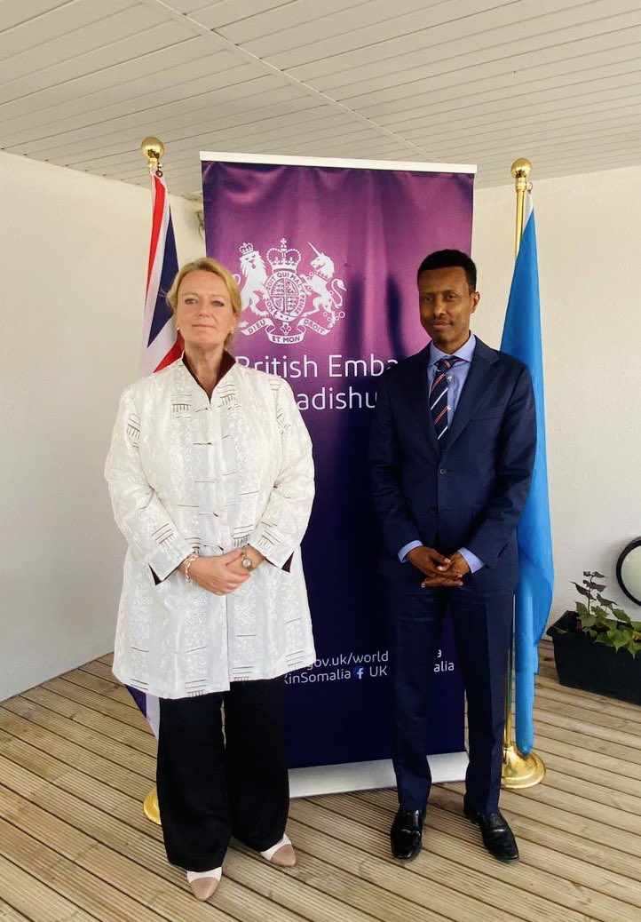 🇬🇧 & 🇸🇴 are working together for a secure & safe Somalia.   UK Deputy National Security Advisor @SarahMacFCDO this week discussed UK support for Somalia’s security transition w/ @XuseenMacallinco.  UK is committed to supporting efforts to defeat terrorists & stabilise Somalia.