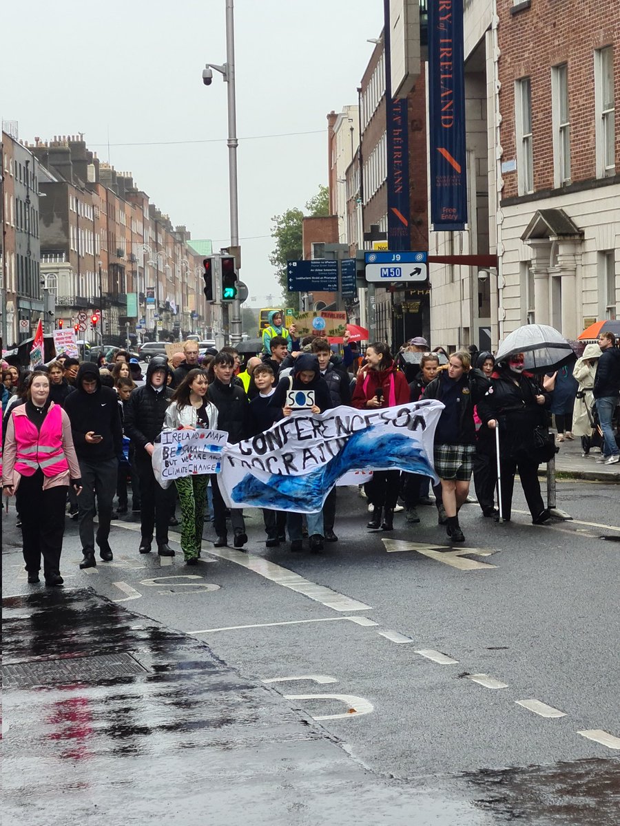 Hardy souls out for the #FridaysforFuture climate march in Dublin today.