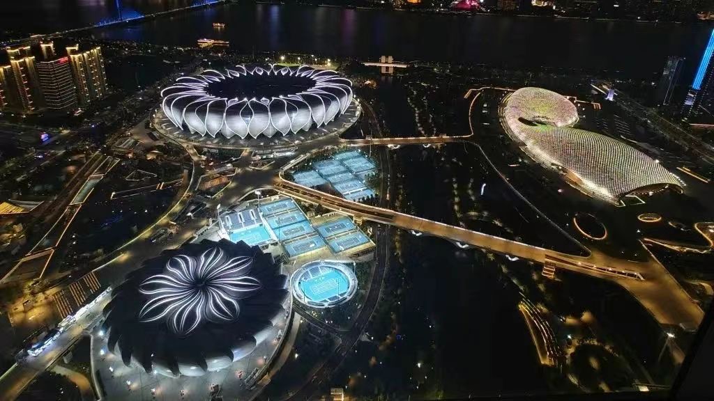 19thAGofficial's tweet photo. Experience the dazzling nightlife of Hangzhou as the West Lake and Qiantang River banks are lit up after sunset.

#Hangzhou #AsianGames #QiantangRiver #Nightlife #HangzhouAsianGames https://t.co/2WniXiacEq