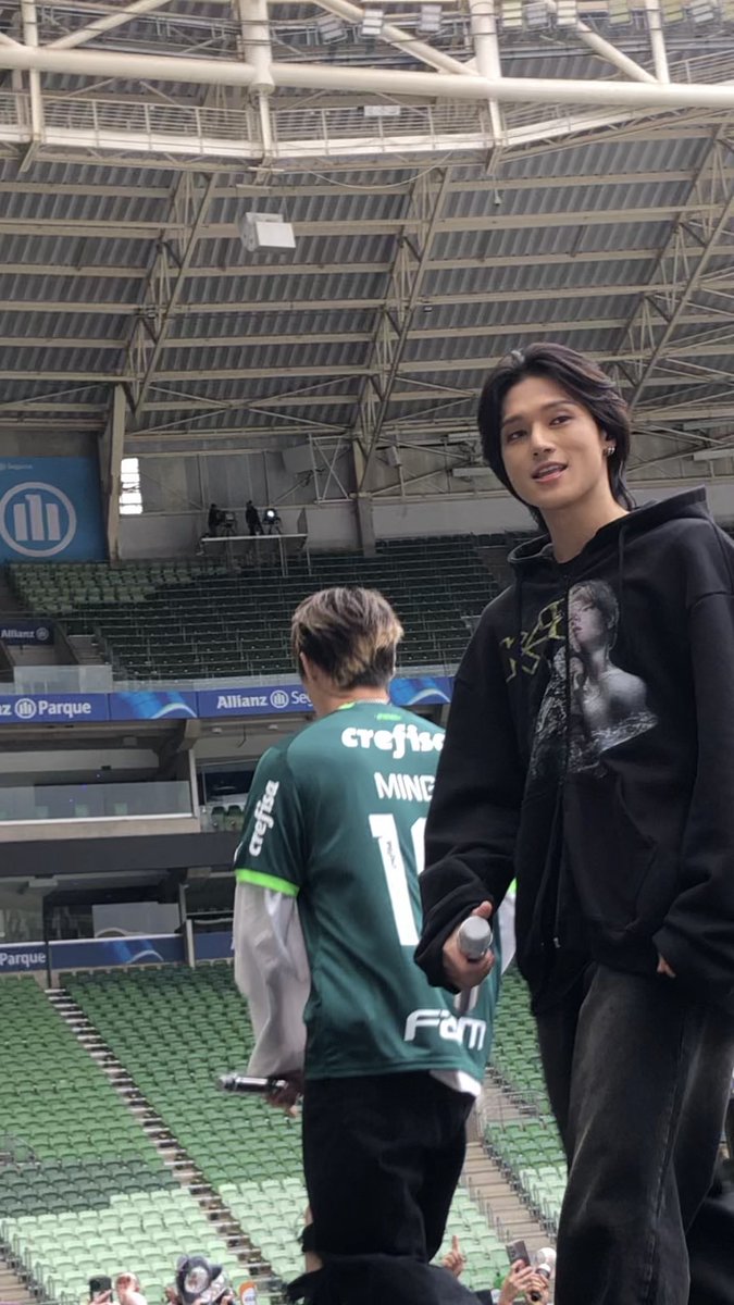 𝔡𝔲𝔡𝔞 VAI VER O BTS 🏴‍☠️ tweet media