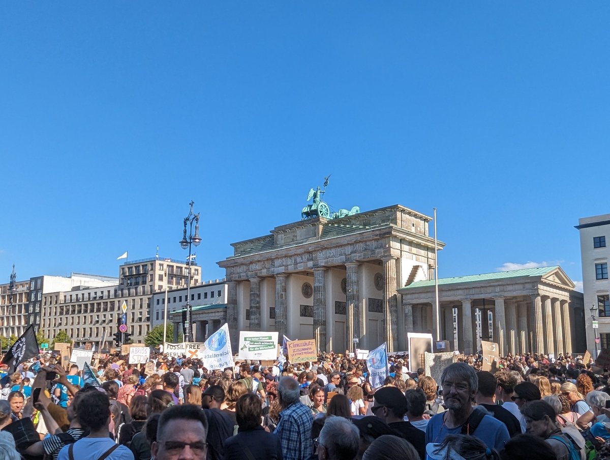 ironieagentin's tweet photo. What do we want? Climate Justice! When do we want it? Now! #Klimastreik https://t.co/WESy9cVFX8