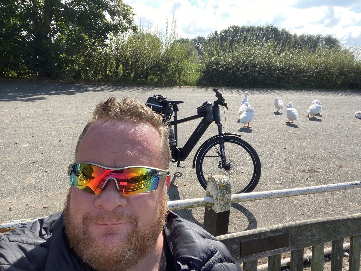 Inthemanshed's tweet photo. Yes @deanrmarsh @JayWearden @DanKelly72 the true spirit of #AHCC #HighOnHope perfect for a ride out.

Unfortunately they are geese in the background not white doves 🕊️ 😉 https://t.co/YVtJuavsFW