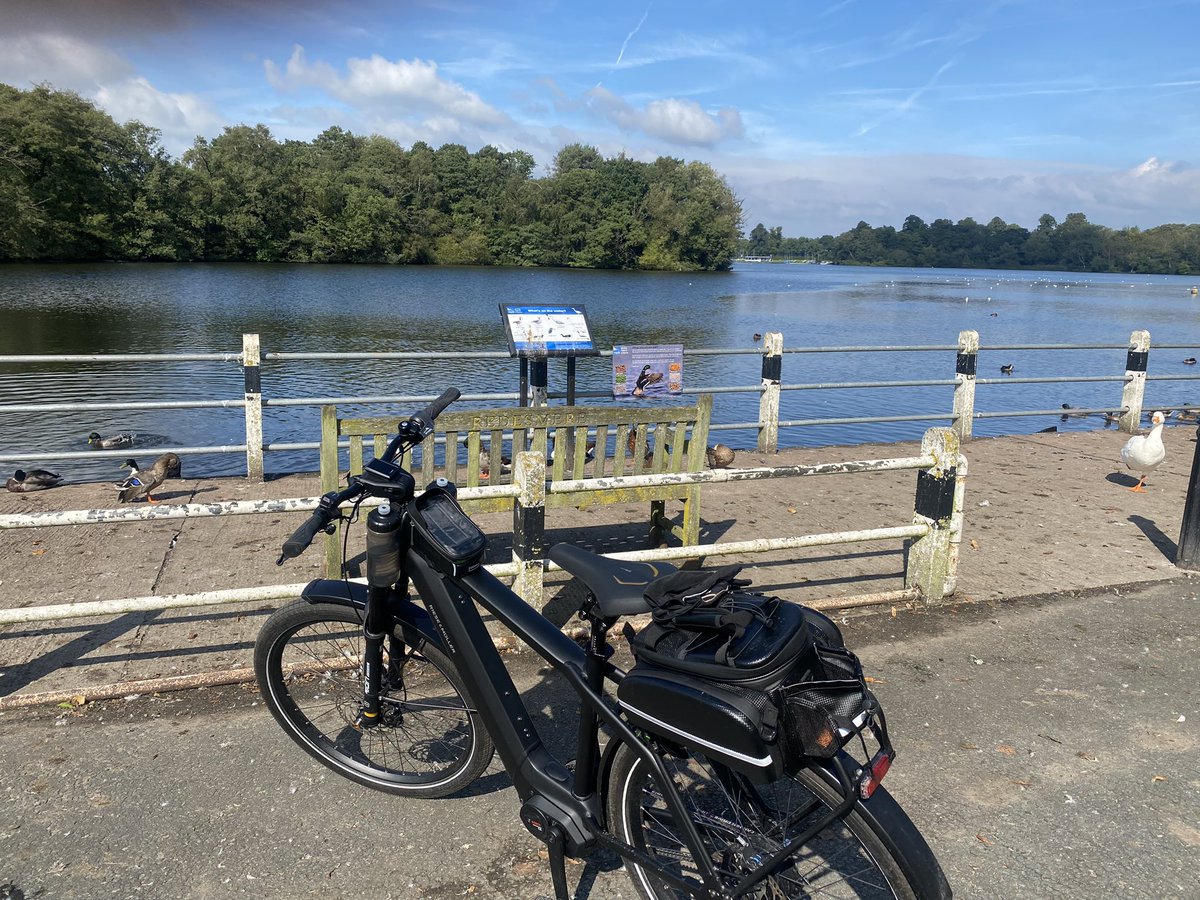Inthemanshed's tweet photo. Yes @deanrmarsh @JayWearden @DanKelly72 the true spirit of #AHCC #HighOnHope perfect for a ride out.

Unfortunately they are geese in the background not white doves 🕊️ 😉 https://t.co/YVtJuavsFW