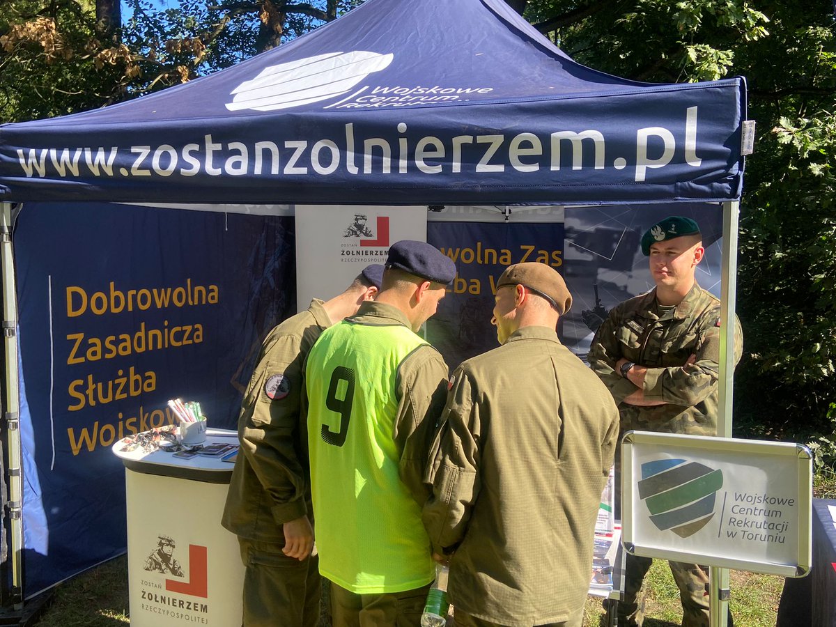 WCRTorun's tweet photo. Podczas Zawodów Historyczno - Obronnych - „V Bieg Zesłańca” w #Toruń dużym zainteresowaniem kadetów #OPW cieszył się nasz  #MPR gdzie rozmawialiśmy o: ✅#SDZSW 
✅#DZSW 
✅#WOT
✅#OPW 
✅#TrenujzWojskiem https://t.co/p0A4AP7BDm