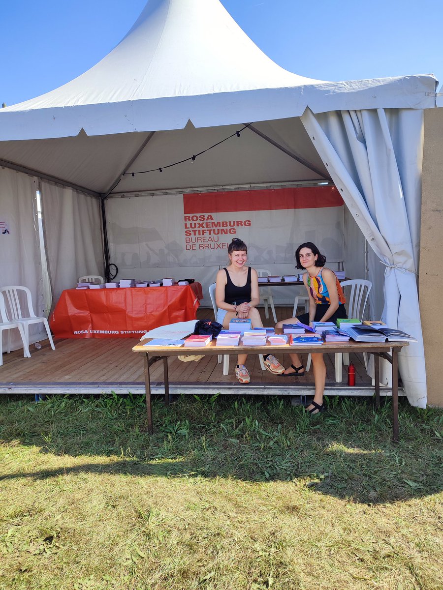 RosaluxEuropa's tweet photo. On vient d'inaugurer notre stand à la fête de l' #Humanité! Passez nous rendre visite et donnez un clin d'oeil a nos publications 📚 ☀️

Photos de @LouSchmidtPhoto 

#Fetedelhuma 2023 https://t.co/lY0dDli5sm
