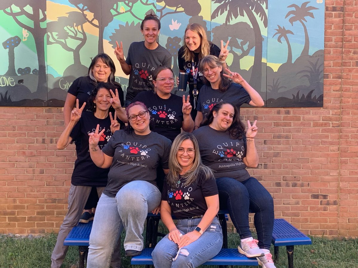 AnnapHS_AACPS's tweet photo. Equipo Pantera ready for a PRRR-fect Friday! #BelongGrowSucceed #AACPSAwesome @AACountySchools https://t.co/n8MMcaF9uX