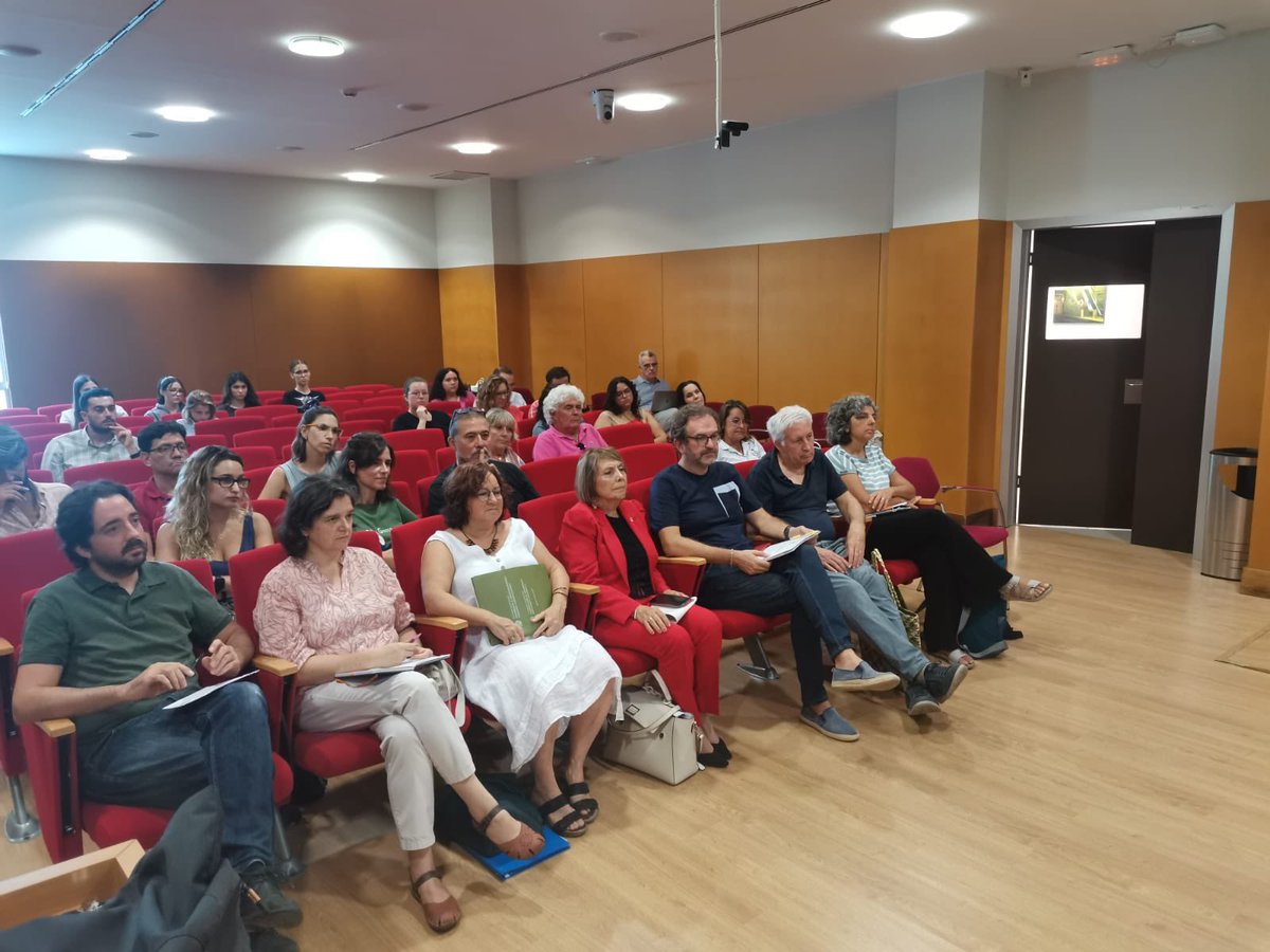fonsvalencia's tweet photo. 📔La UV presenta un estudi sobre la trajectòria i valoració de la cooperació internacional municipalista mitjançant el @fonsvalencia

✔️El treball, a més, ompli un buit informatiu de la cooperació exercida des de l’àmbit local a la Comunitat Valenciana

📰https://t.co/LwIiUO8yeN https://t.co/EUBcy7I1Xe