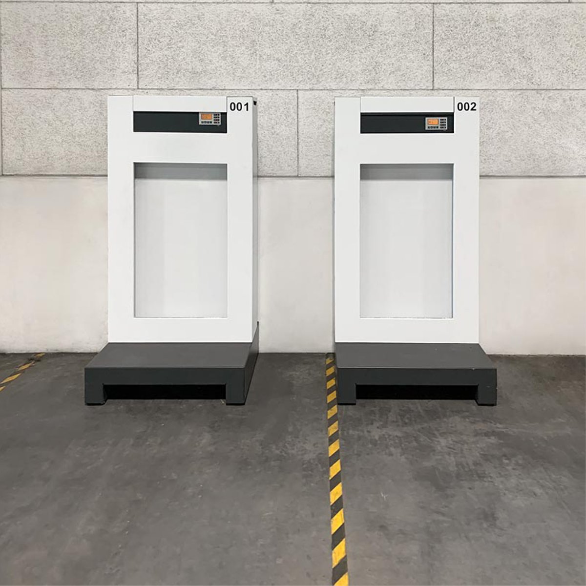 MOJA_Design's tweet photo. The casing of the charging points not only enhance functionality, but also seamlessly integrate into Salzmann’s CI through color and typographical elements.

https://t.co/lUCOChfp5J

#chargingstation #charging #electricforklifts #electricvehicles #ladestation https://t.co/8WjCjPe89A