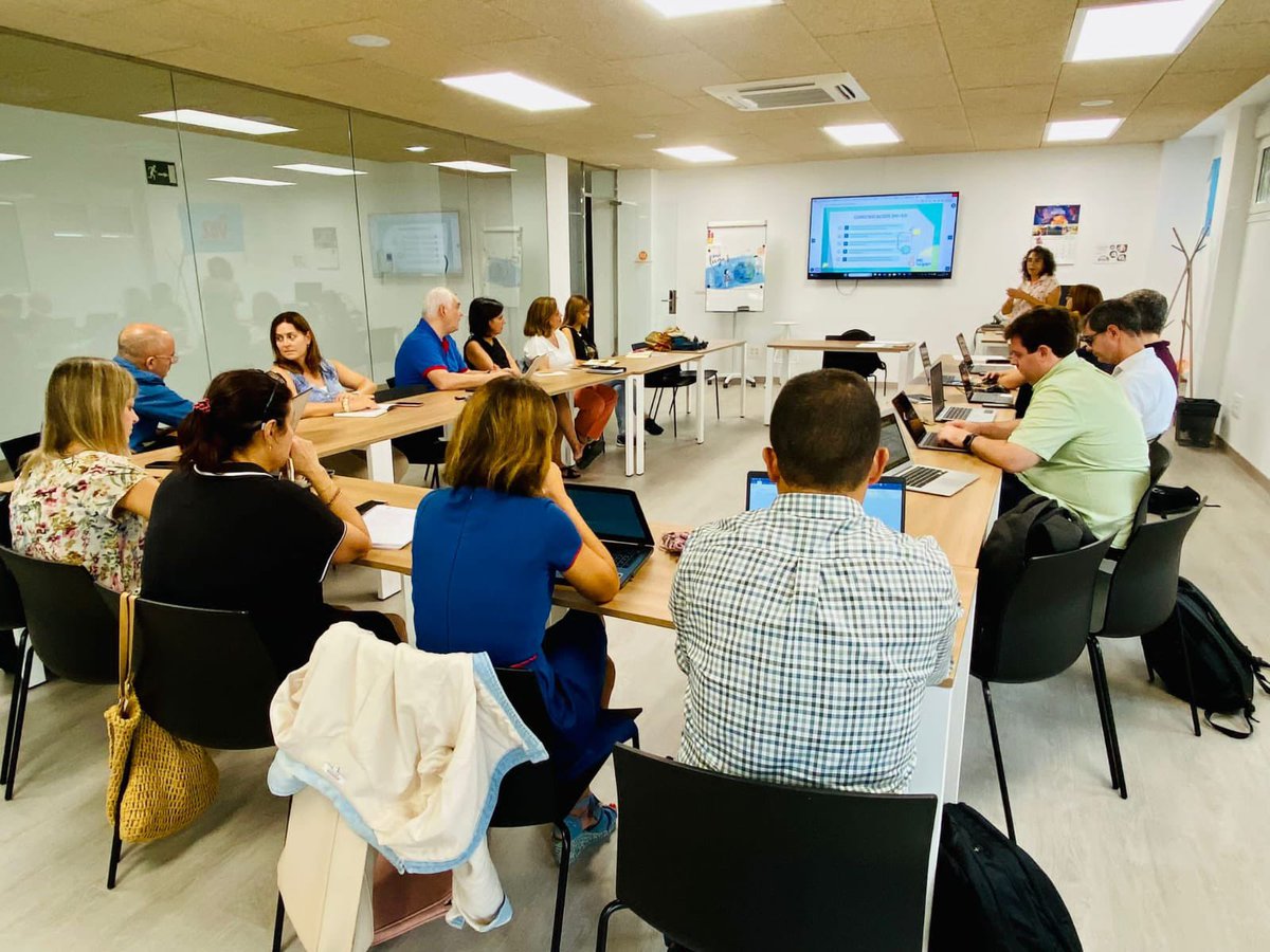 Comenzamos las reuniones zonales de DTA. Reflexionamos sobre la importancia del trabajo conjunto de los equipos de orientación y los equipos directivos y tambie hemos revisado el plan estratégico del secretariado de colegios. 
Una nueva oportunidad de encuentro. #milugar