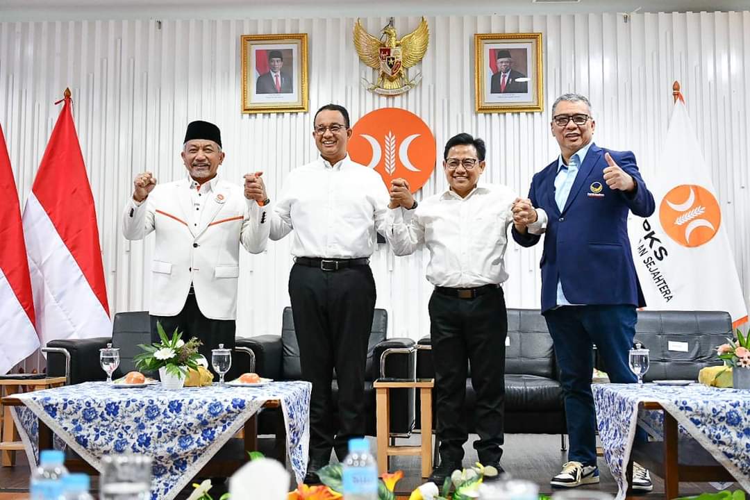 pkskalsel's tweet photo. Politik bisa memecahkan, tapi politik juga bisa menyatukan. Semoga Koalisi Perubahan ini akan membuat provokasi permusuhan cebong-kampret yang dikobarkan buzzer semakin tidak laku.
#PKSpilihAniesImin https://t.co/J33GZj8D0i