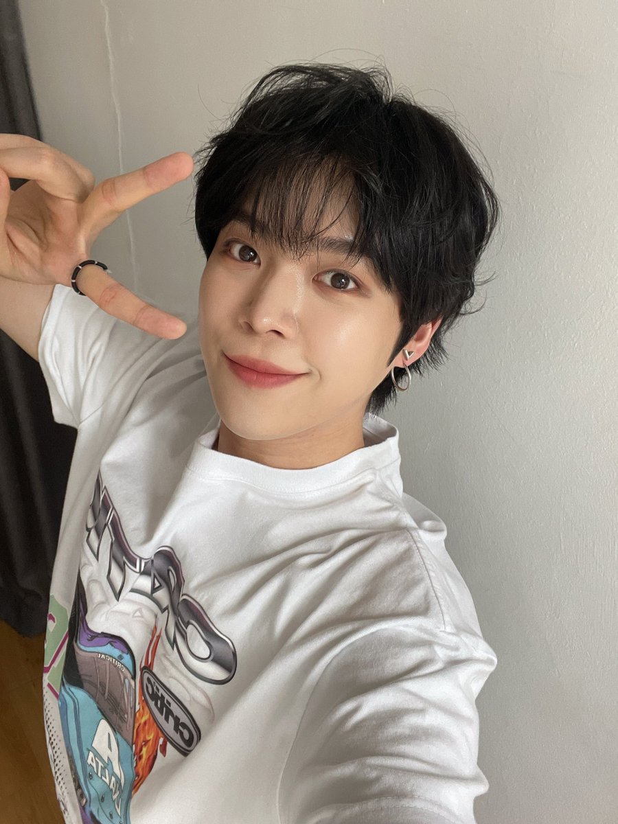 by_verivery's tweet photo. [#연호]

굿나잇 베러들✨

#여노 #베러 #베리베리 #굿나잇 #💟 https://t.co/xyvQqkFr5b