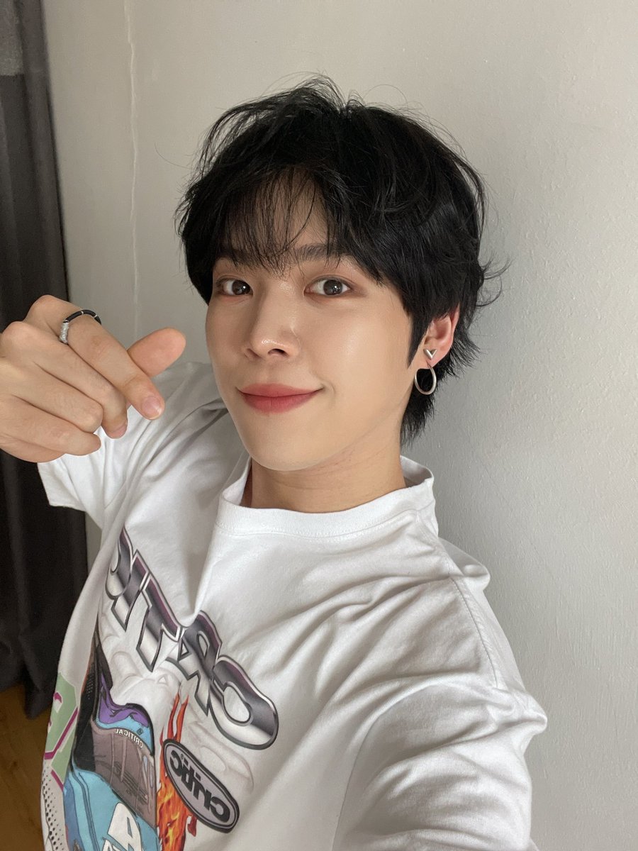 by_verivery's tweet photo. [#연호]

굿나잇 베러들✨

#여노 #베러 #베리베리 #굿나잇 #💟 https://t.co/xyvQqkFr5b