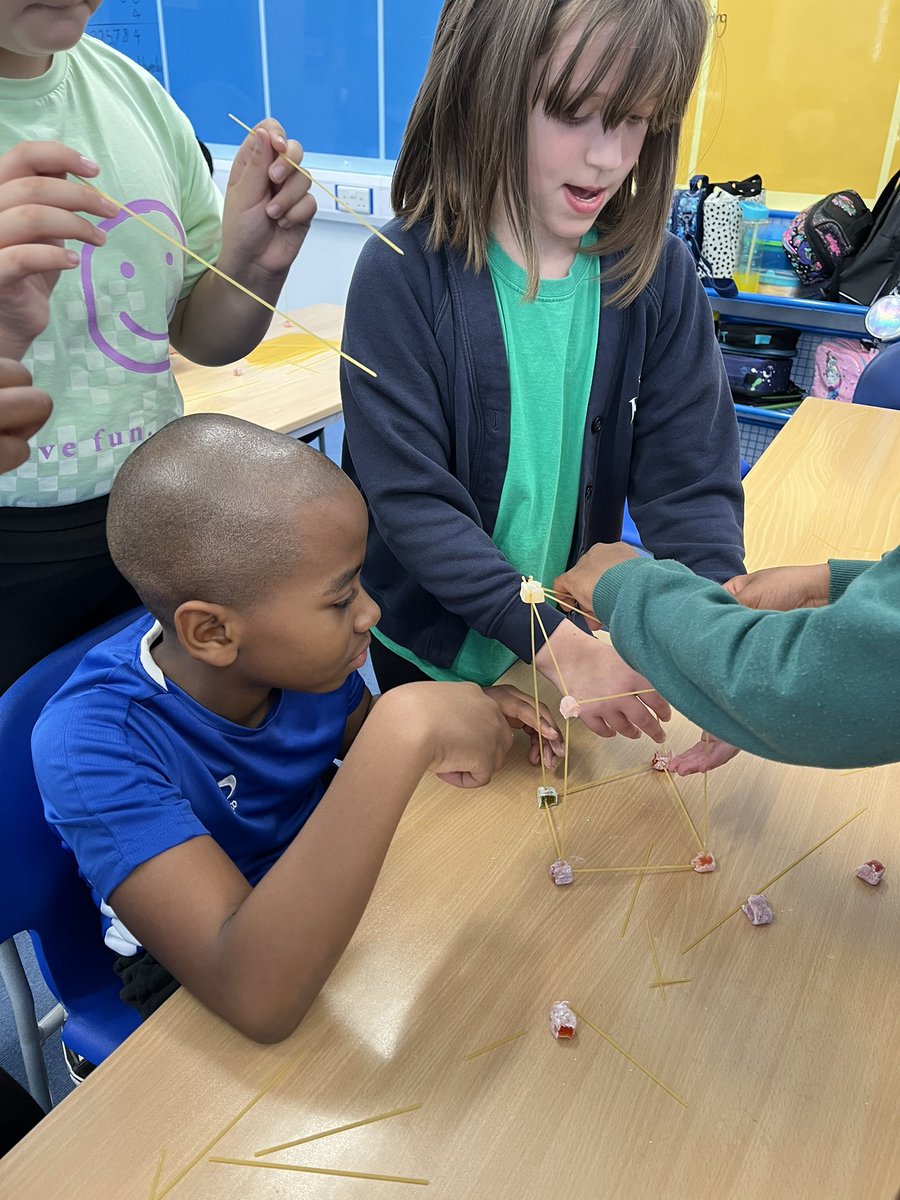 khpa_MrsS's tweet photo. Green team are showing some great teamwork and problem solving. Who can build the tallest tower out of jelly babies and spaghetti? #khpavalueday23 @KhpaF  @d_khpa  @KhpaPrincipal https://t.co/c1yOg0JzwU